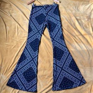Black & White Paisley Bell Bottom Leggings | West Coast Love | Size: M